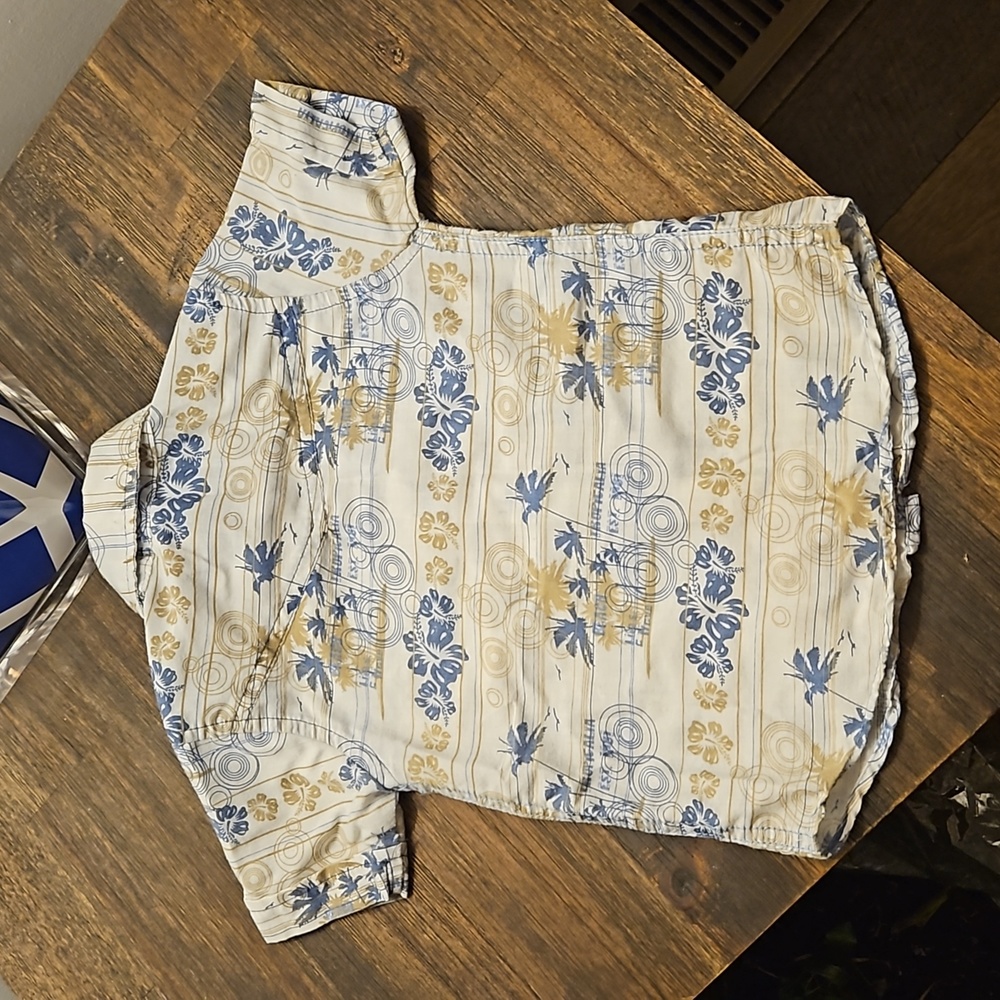 Button up - Picture 2 of 4